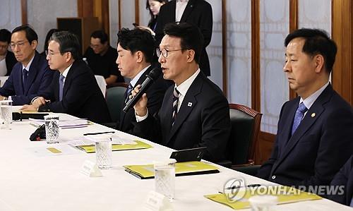 고위당정협의회, 발언하는 김민석 국무총리 (서울=연합뉴스) 이정훈 기자 = 김민석 국무총리가 7일 서울 종로구 총리공관에서 열린 고위당정협의회에서 발언하고 있다. 2025.9.7
uwg806@yna.co.kr
(끝)